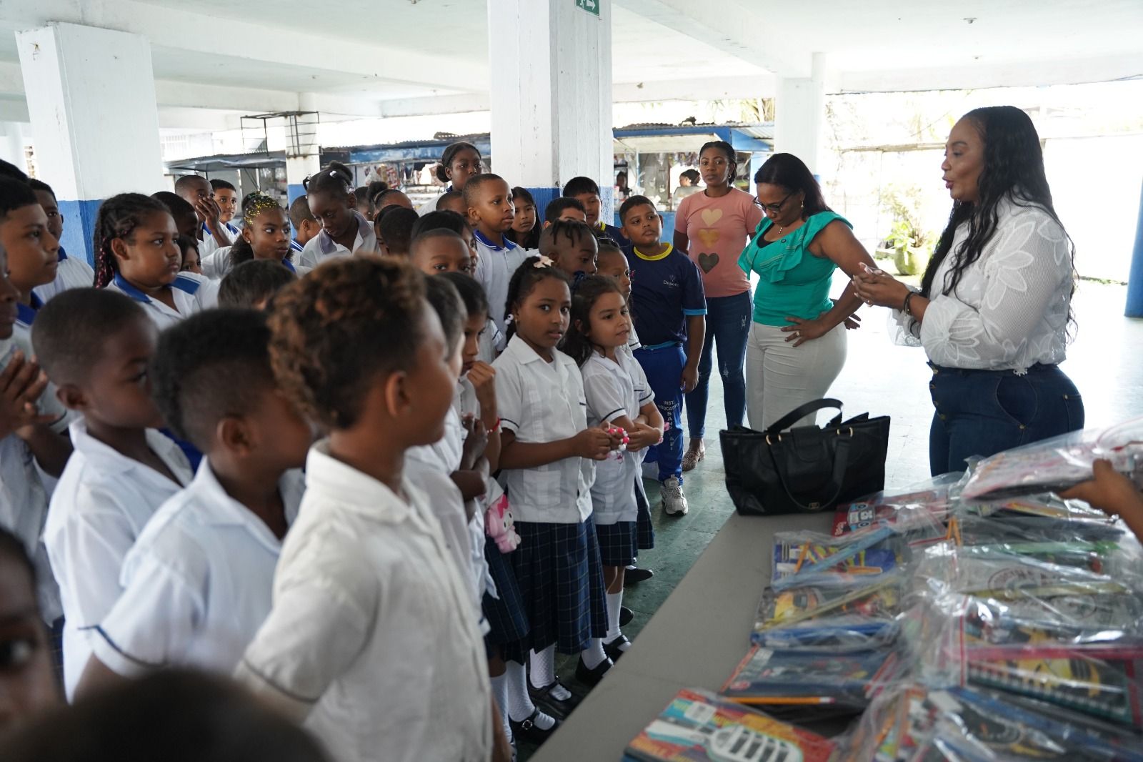 Alcald&iacute;a de Buenaventura entrega &uacute;tiles escolares para garantizar la permanencia educativa