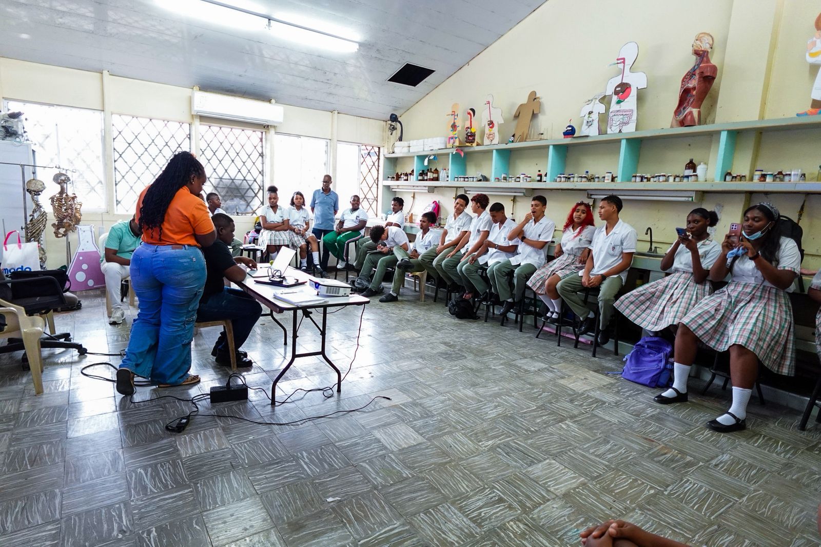 Estudiantes de Buenaventura fortalecen su cultura ambiental y aprendizaje en el manejo de residuos s&oacute;lidos
