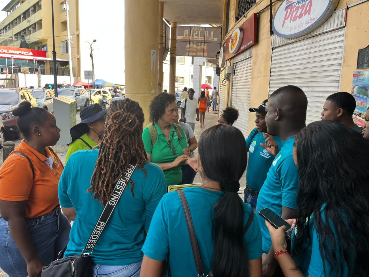 Buenaventura le apuesta al reciclaje: jornada en el Malec&oacute;n vincula a comerciantes y recicladores