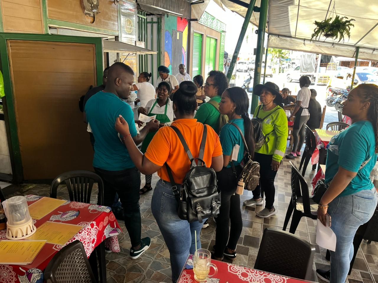 Buenaventura le apuesta al reciclaje: jornada en el Malec&oacute;n vincula a comerciantes y recicladores