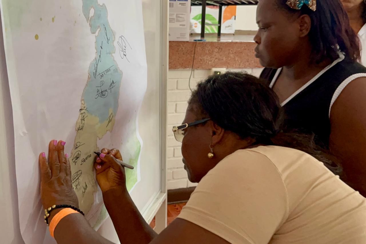 Liderazgo comunitario e institucionalidad impulsan la actualizaci&oacute;n de los planes de desarrollo en el Pac&iacute;fico Medio.