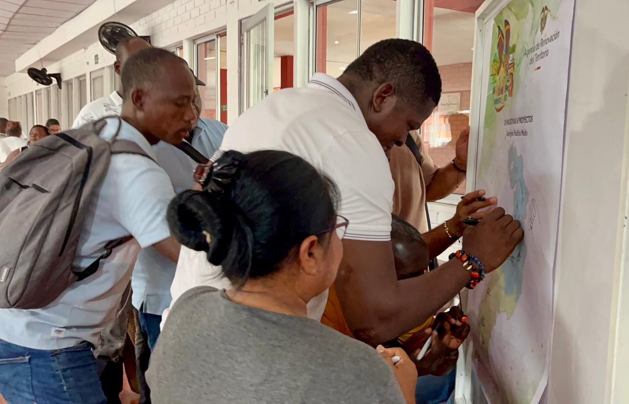 Liderazgo comunitario e institucionalidad impulsan la actualizaci&oacute;n de los planes de desarrollo en el Pac&iacute;fico Medio.