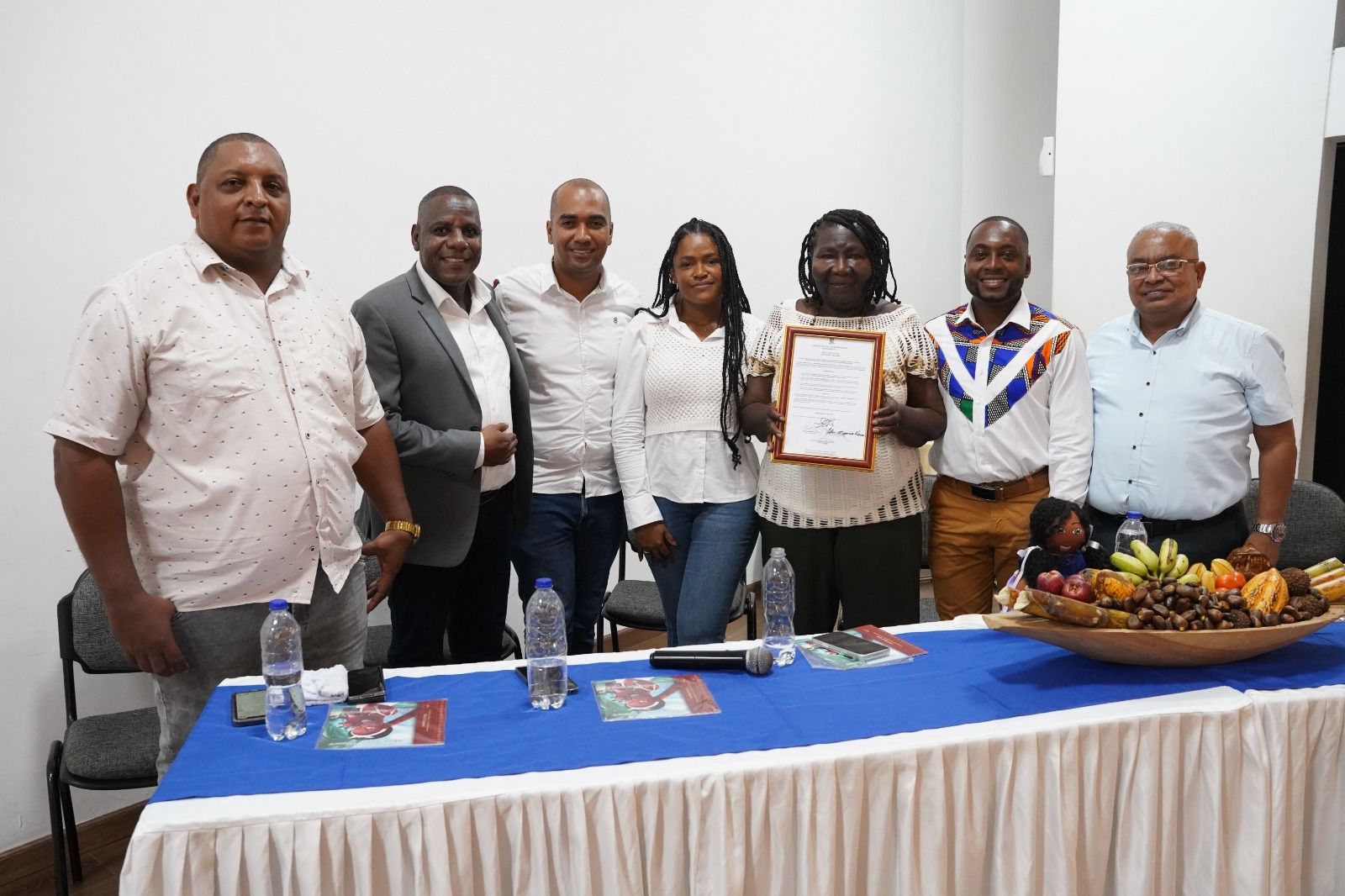 Alcald&iacute;a Distrital entreg&oacute; Medalla al M&eacute;rito Roberto Lozano Batalla a la escritora y poeta Mary Grueso Romero y cerr&oacute; con broche de oro la Semana del Arte y la Literatura 2026