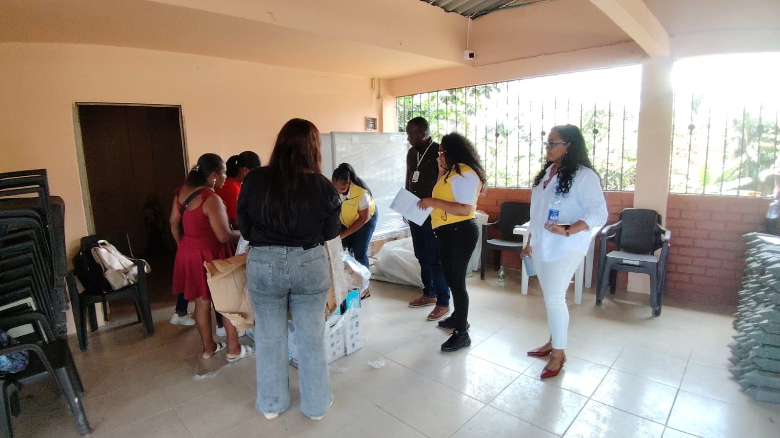 Alcald&iacute;a y Unidad de Victimas entregaron mobiliario al Consejo Comunitario de Citronela como parte de la reparaci&oacute;n colectiva en los territorios