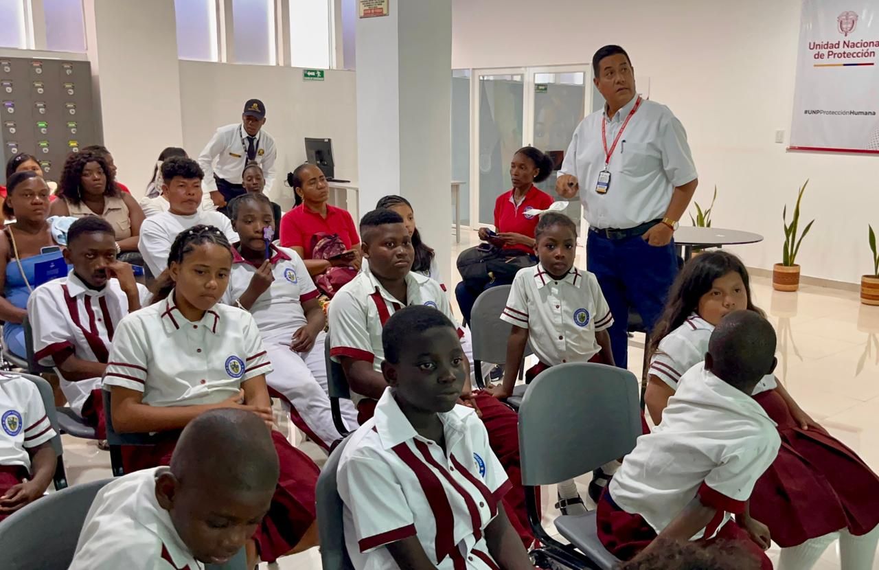 Alcald&iacute;a de Buenaventura fortalece la confianza institucional con recorrido pedag&oacute;gico para estudiantes