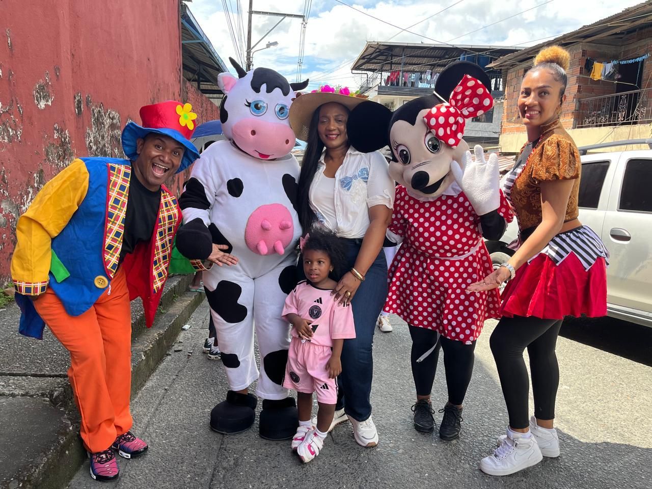 Colorida fiesta por el D&iacute;a de la Ni&ntilde;ez llen&oacute; de alegr&iacute;a, danza y cultura a Buenaventura
