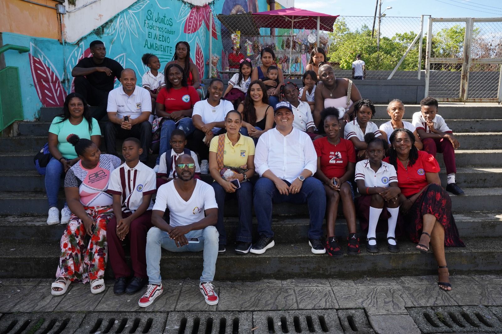 Estudiantes de Buenaventura fortalecen su visi&oacute;n de futuro con visita pedag&oacute;gica a la zona franca CELPA