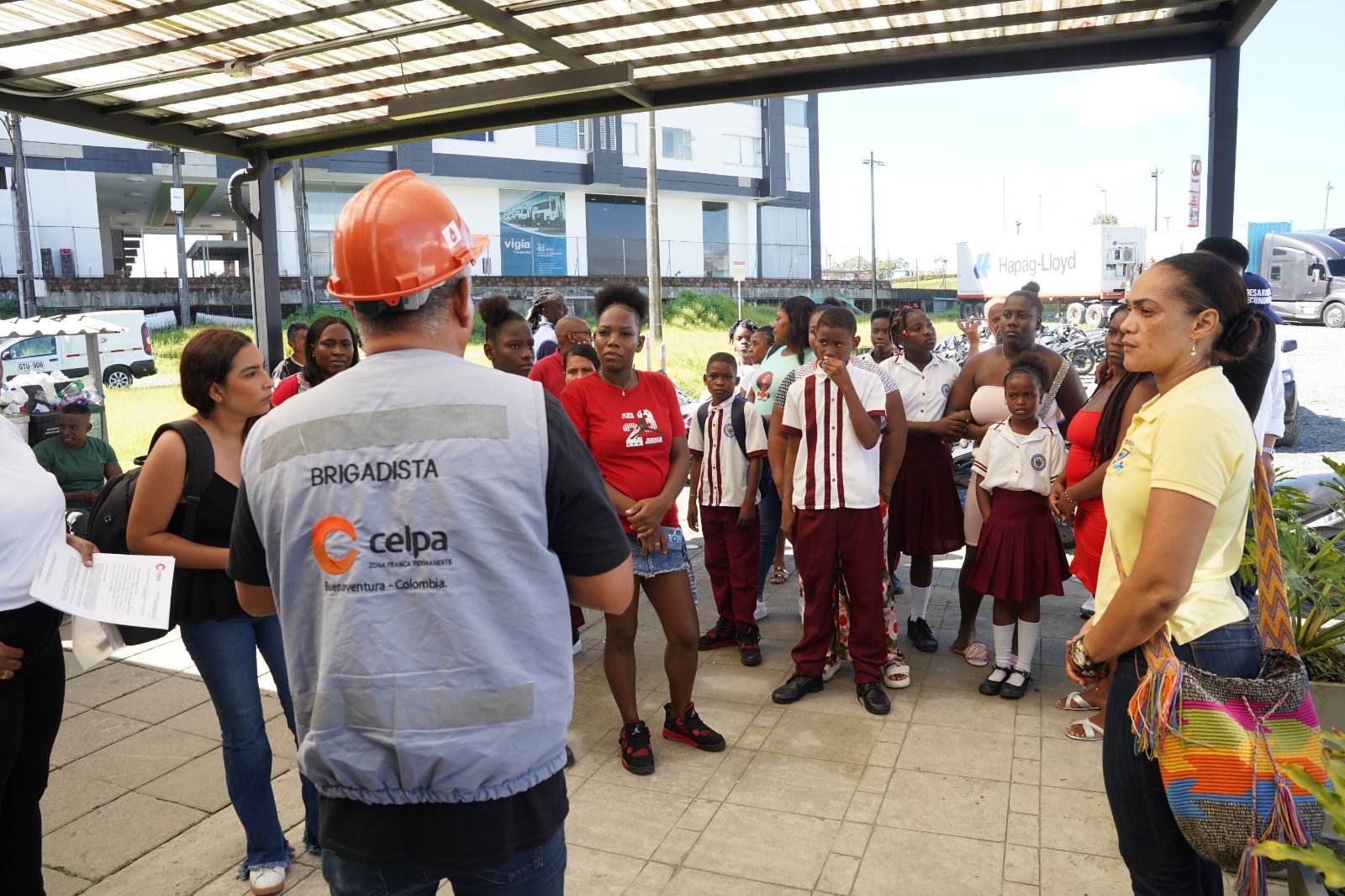 Estudiantes de Buenaventura fortalecen su visi&oacute;n de futuro con visita pedag&oacute;gica a la zona franca CELPA