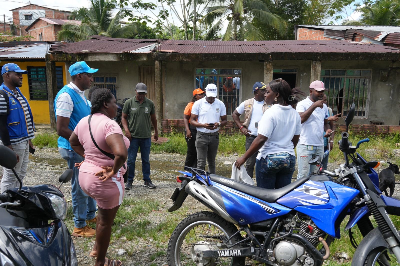 Tras recorrido ambiental en m&aacute;s de 30 barrios, Alcald&iacute;a de Buenaventura atender&aacute; problem&aacute;ticas de recolecci&oacute;n de residuos en la Comuna 12