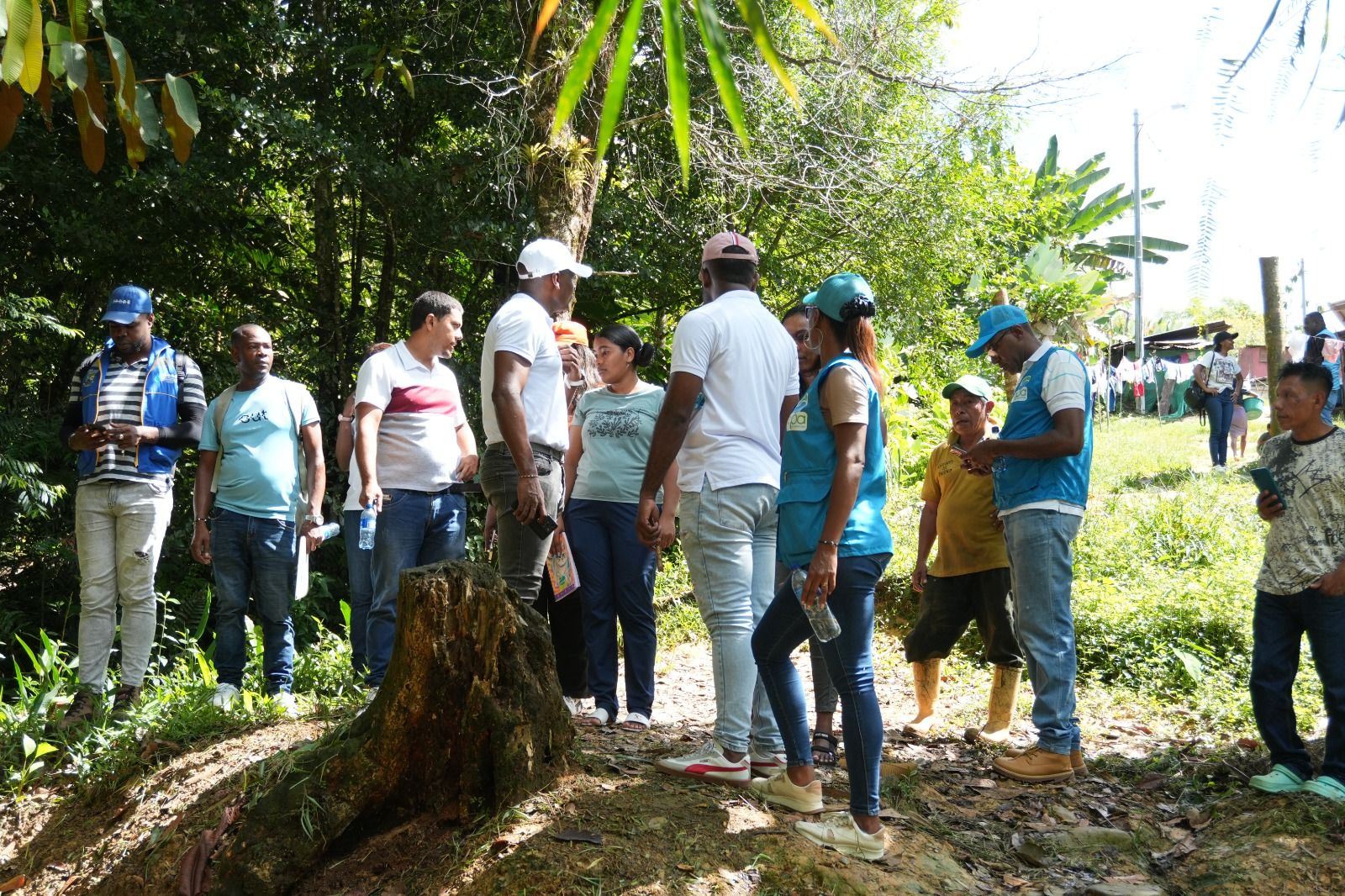 Tras recorrido ambiental en m&aacute;s de 30 barrios, Alcald&iacute;a de Buenaventura atender&aacute; problem&aacute;ticas de recolecci&oacute;n de residuos en la Comuna 12