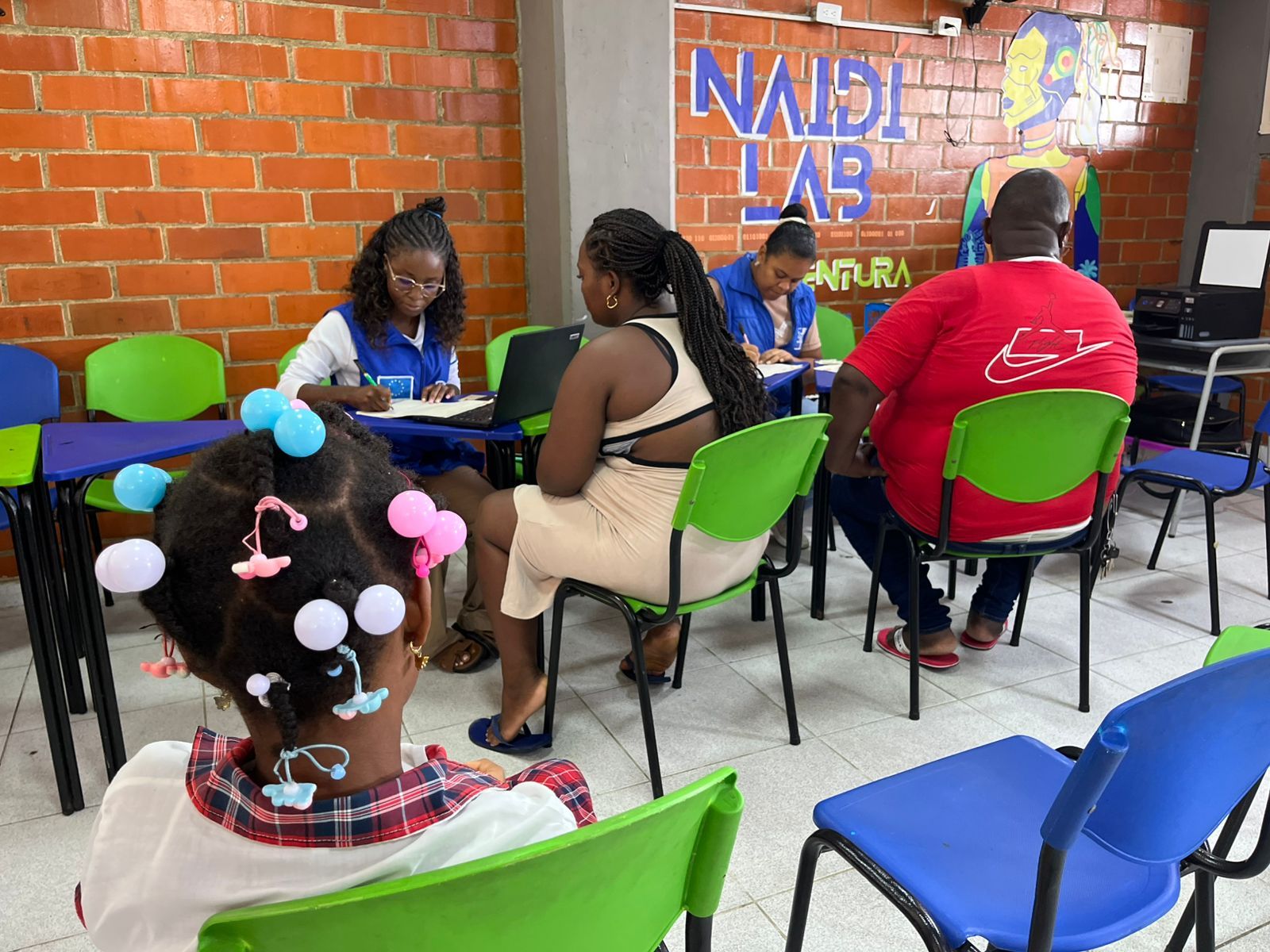 Estudiantes del plantel educativo Vasco N&uacute;&ntilde;ez de Balboa fueron beneficiados con entrega de kits escolares y transferencias econ&oacute;micas