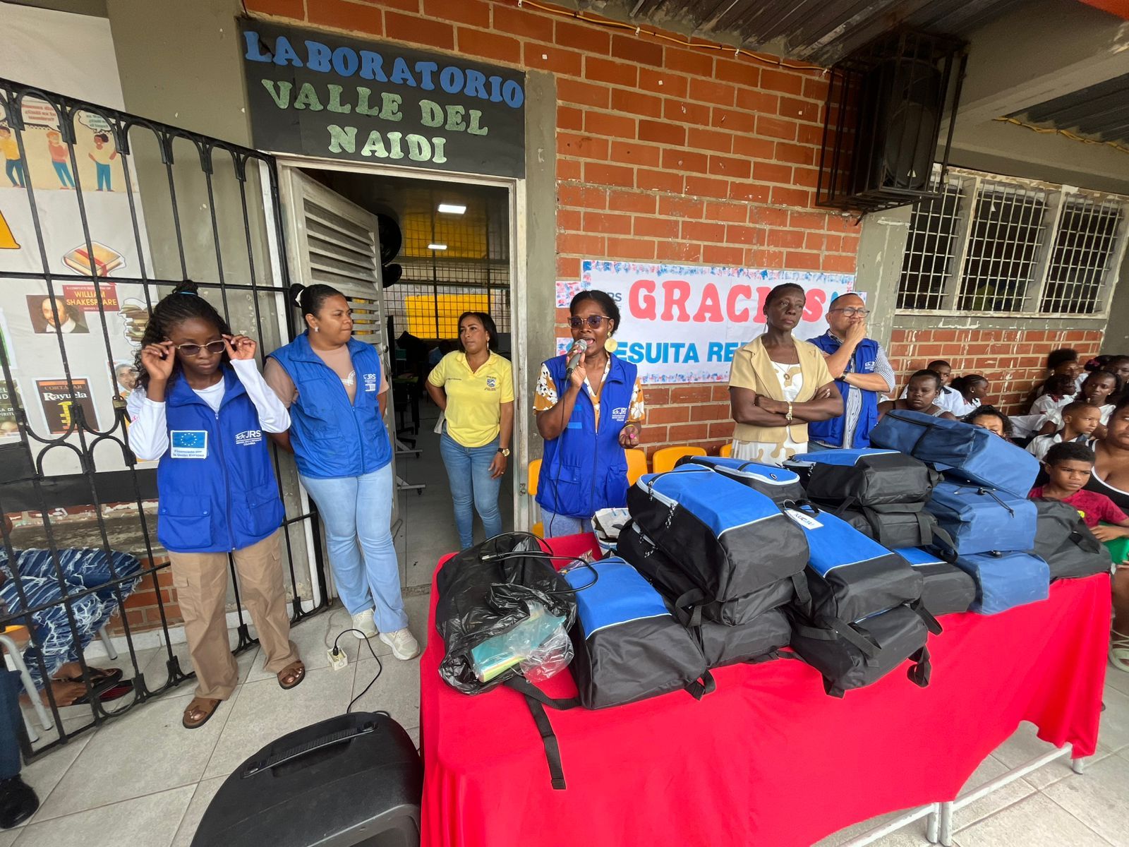 Estudiantes del plantel educativo Vasco N&uacute;&ntilde;ez de Balboa fueron beneficiados con entrega de kits escolares y transferencias econ&oacute;micas