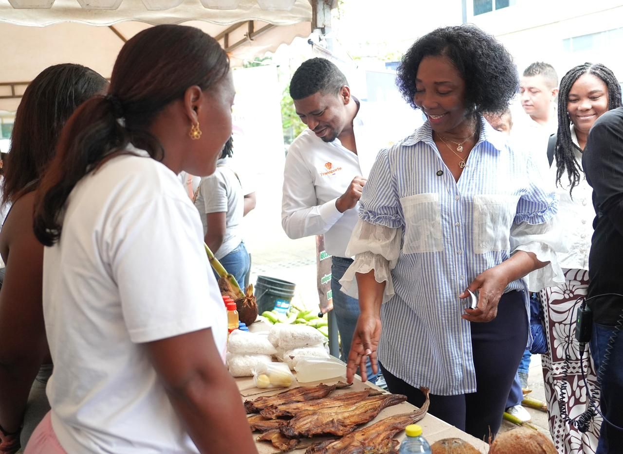 Respaldo institucional a los mercados campesinos fortalece la econom&iacute;a popular y la soberan&iacute;a alimentaria en Buenaventura