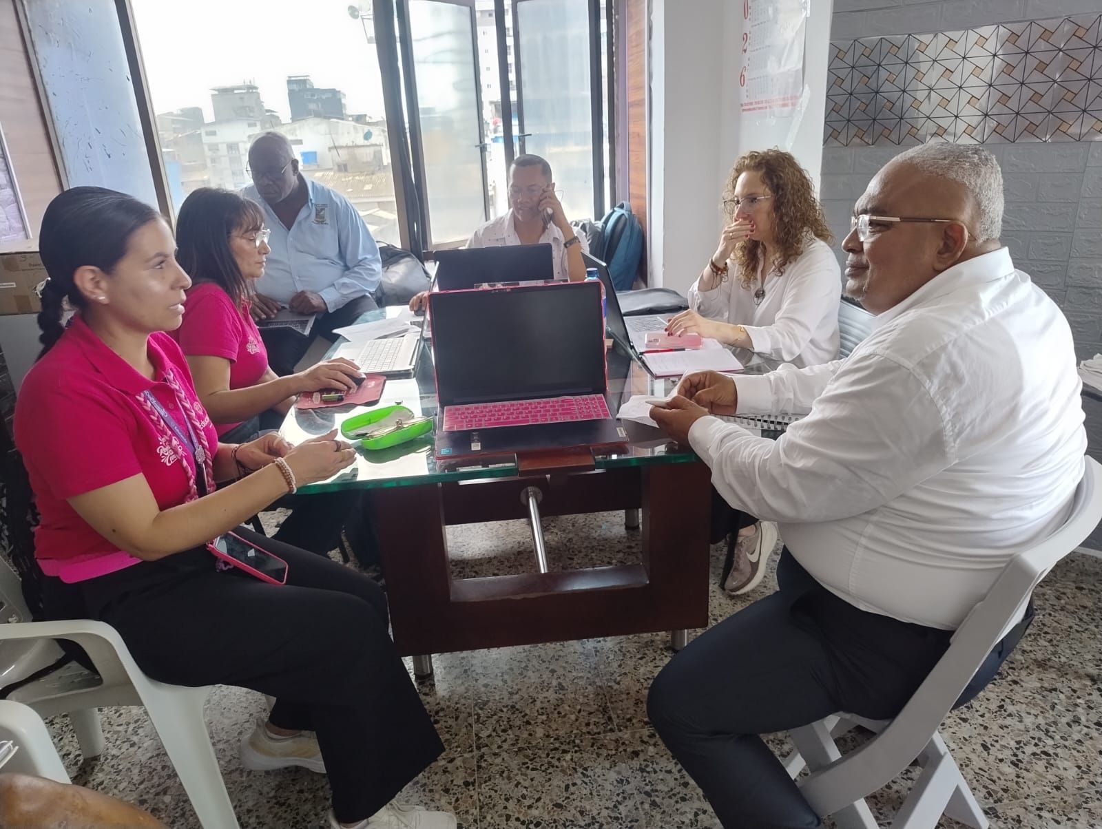 Asistencia t&eacute;cnica brinda personal del Ministerio de Educaci&oacute;n a funcionarios de la Secretar&iacute;a de Etnoeducaci&oacute;n y rectores