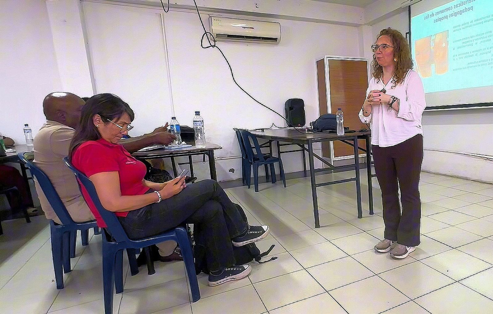 Asistencia t&eacute;cnica brinda personal del Ministerio de Educaci&oacute;n a funcionarios de la Secretar&iacute;a de Etnoeducaci&oacute;n y rectores