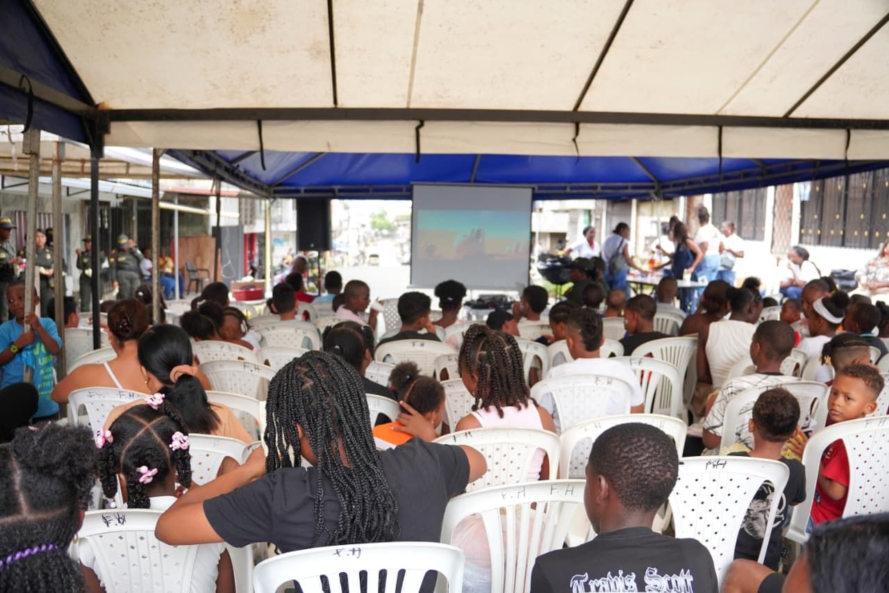 Bellavista vivi&oacute; una jornada de alegr&iacute;a y sana convivencia con Cine al Barrio