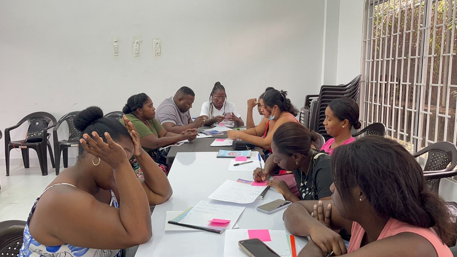 Avanzan talleres de fortalecimiento para beneficiarios de programas sociales en Buenaventura
