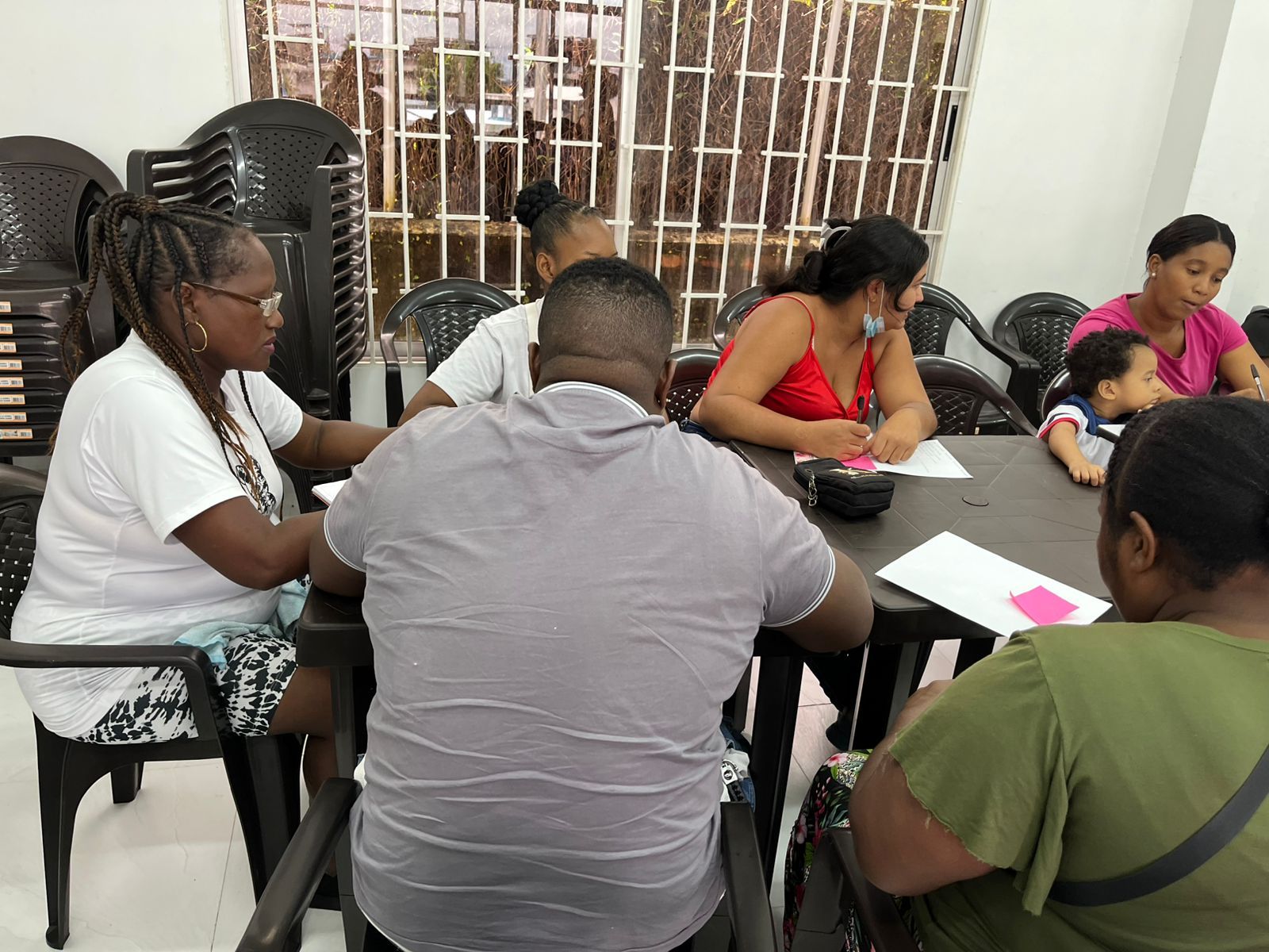 Avanzan talleres de fortalecimiento para beneficiarios de programas sociales en Buenaventura