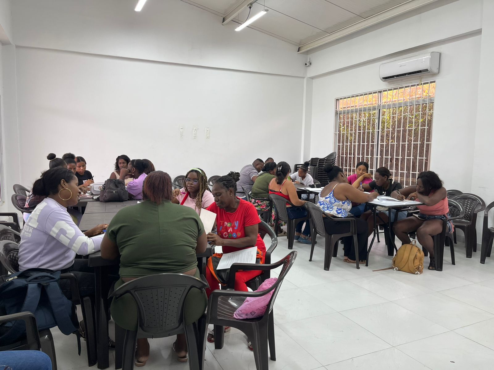 Avanzan talleres de fortalecimiento para beneficiarios de programas sociales en Buenaventura