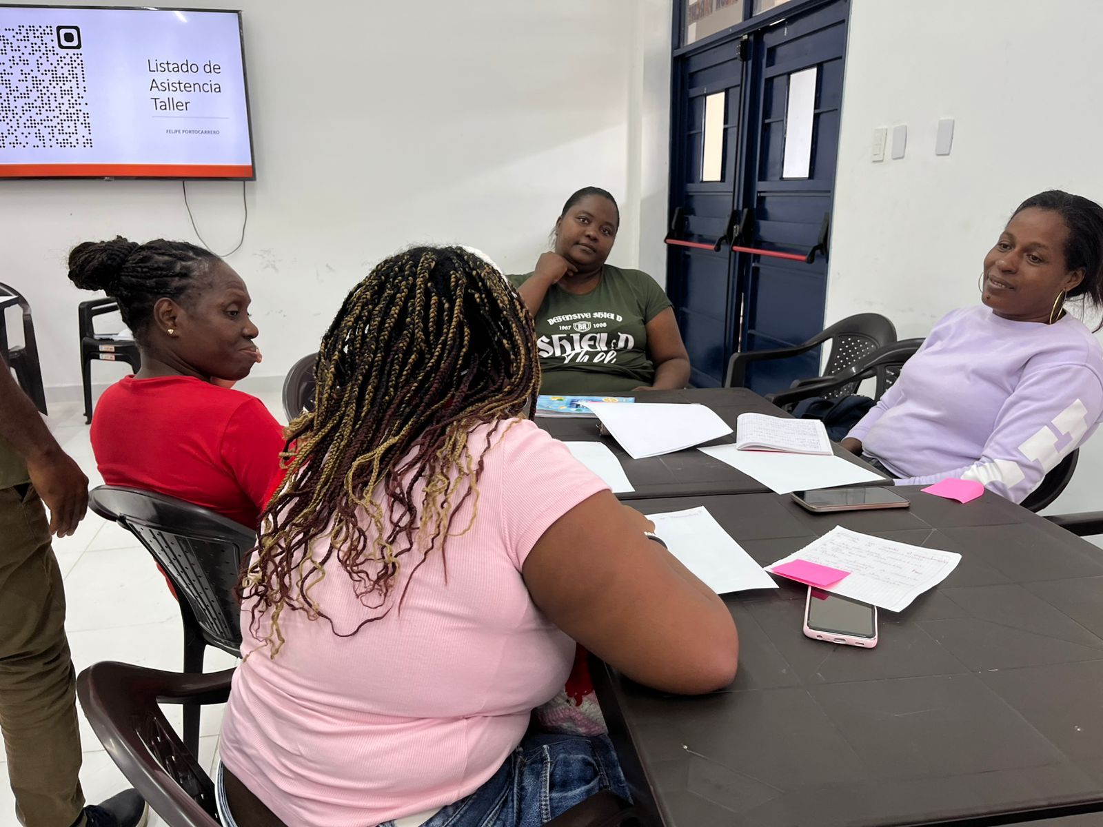 Avanzan talleres de fortalecimiento para beneficiarios de programas sociales en Buenaventura