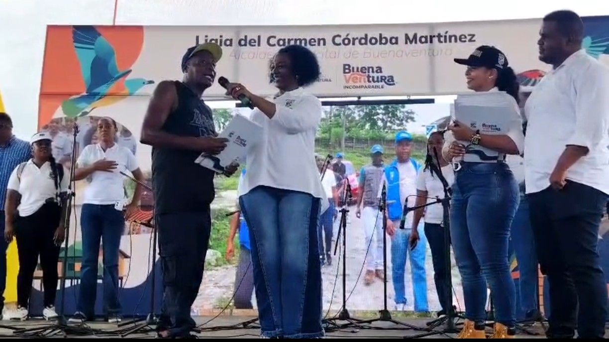 50 familias del barrio Isla de la Paz recibieron los t&iacute;tulos de propiedad de sus predios