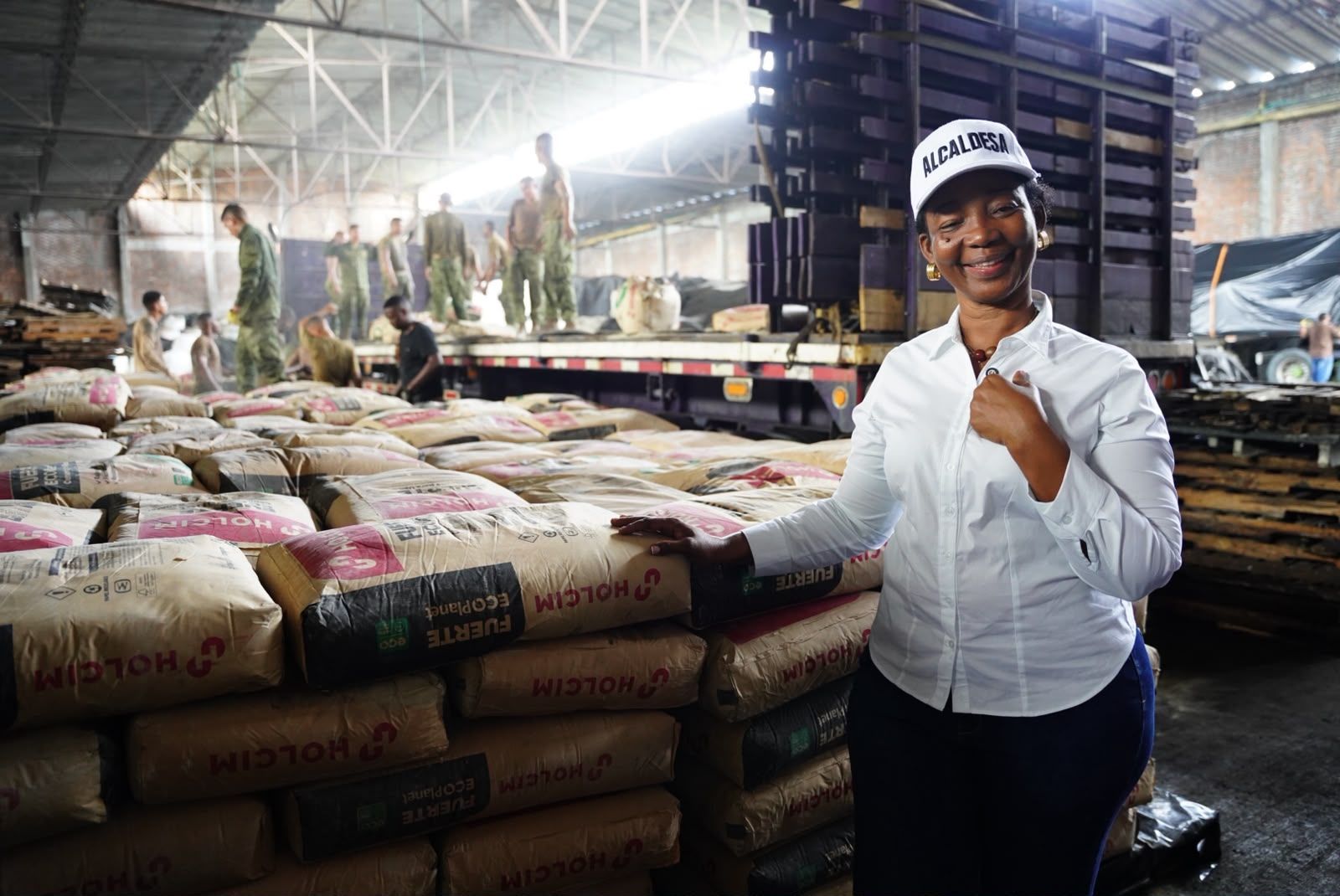    Inicia la reconstrucci&oacute;n en Buenaventura con la llegada de insumos al Banco de Materiales