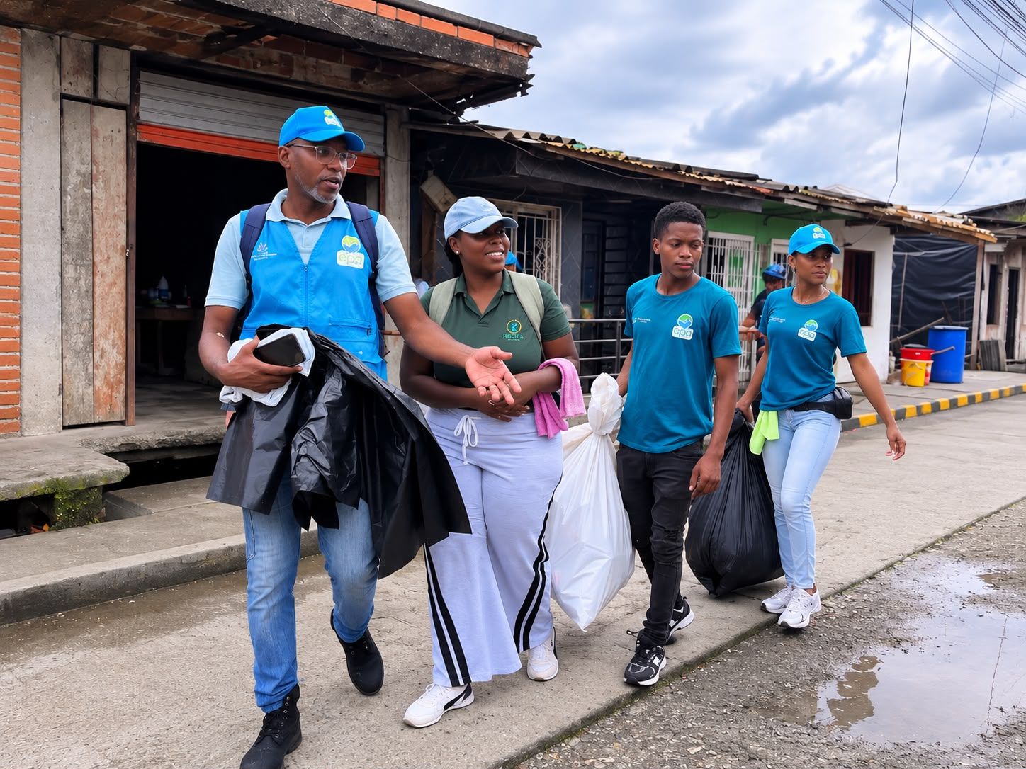 Con recolecci&oacute;n de residuos, Alcald&iacute;a de Buenaventura inicia recuperaci&oacute;n ambiental en barrios damnificados por el sismo