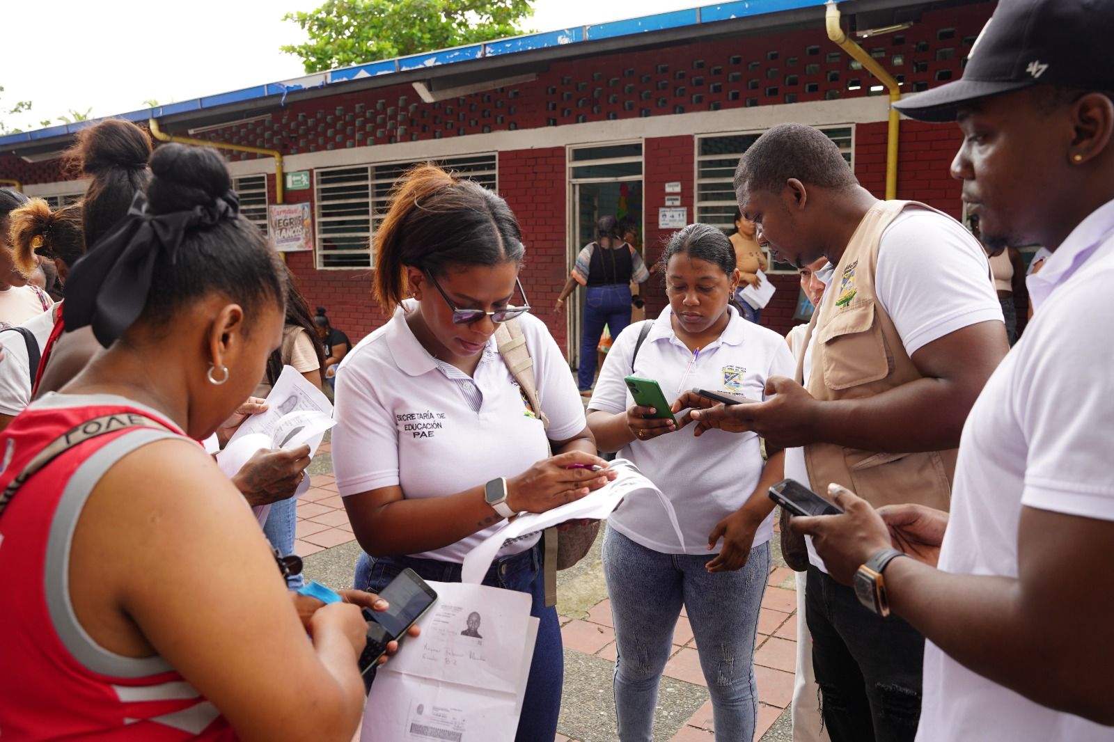Estudiantes del Distrito est&aacute;n recibiendo el PAE para preparar en casa