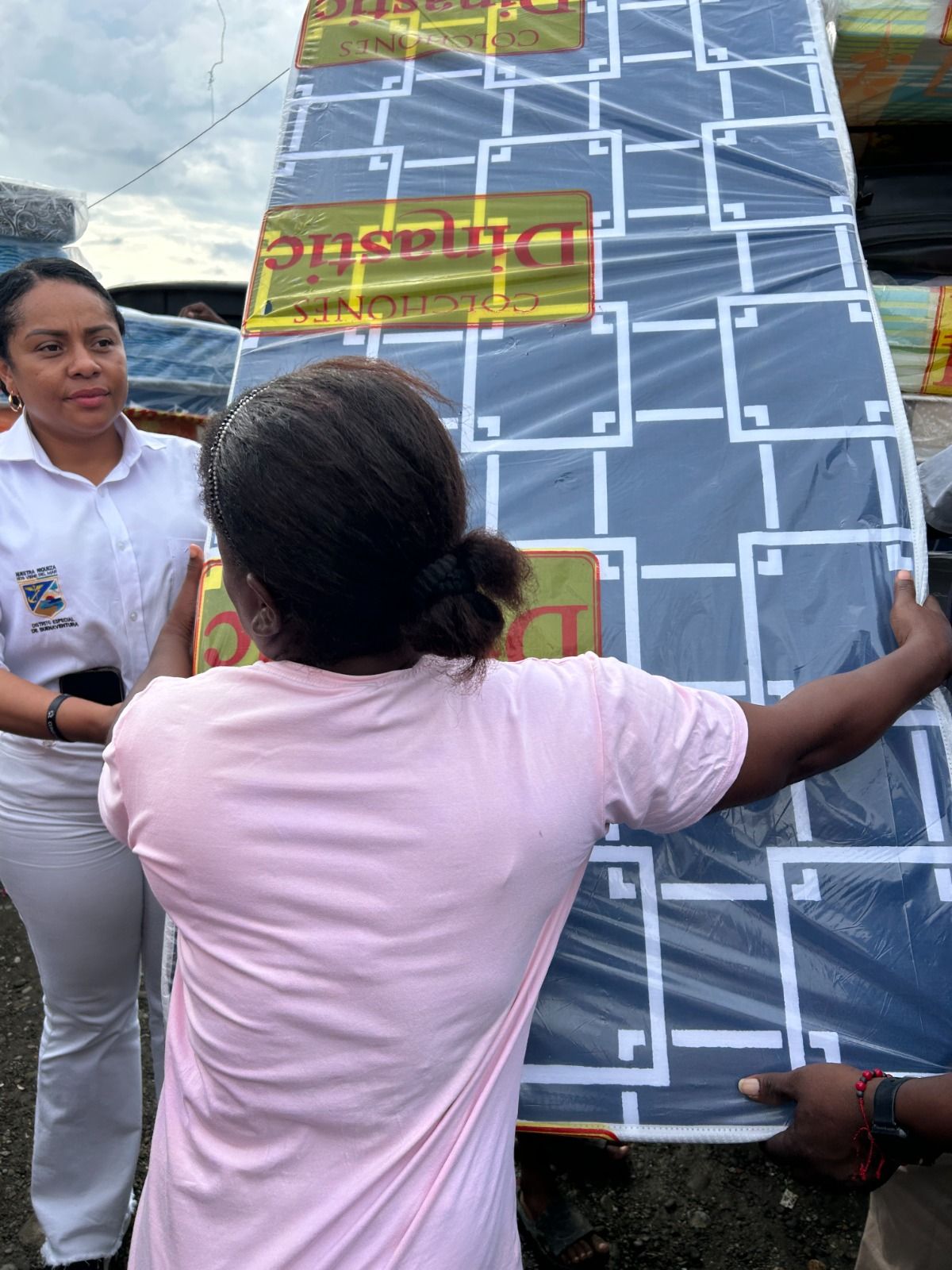 Alcald&iacute;a Distrital refuerza presencia en territorios y ampl&iacute;a cobertura de asistencia a damnificados
