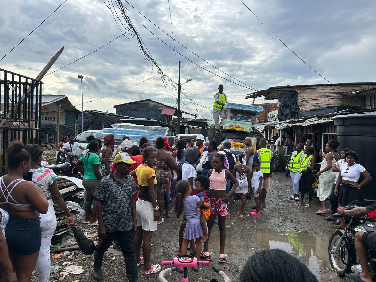 Alcald&iacute;a Distrital refuerza presencia en territorios y ampl&iacute;a cobertura de asistencia a damnificados