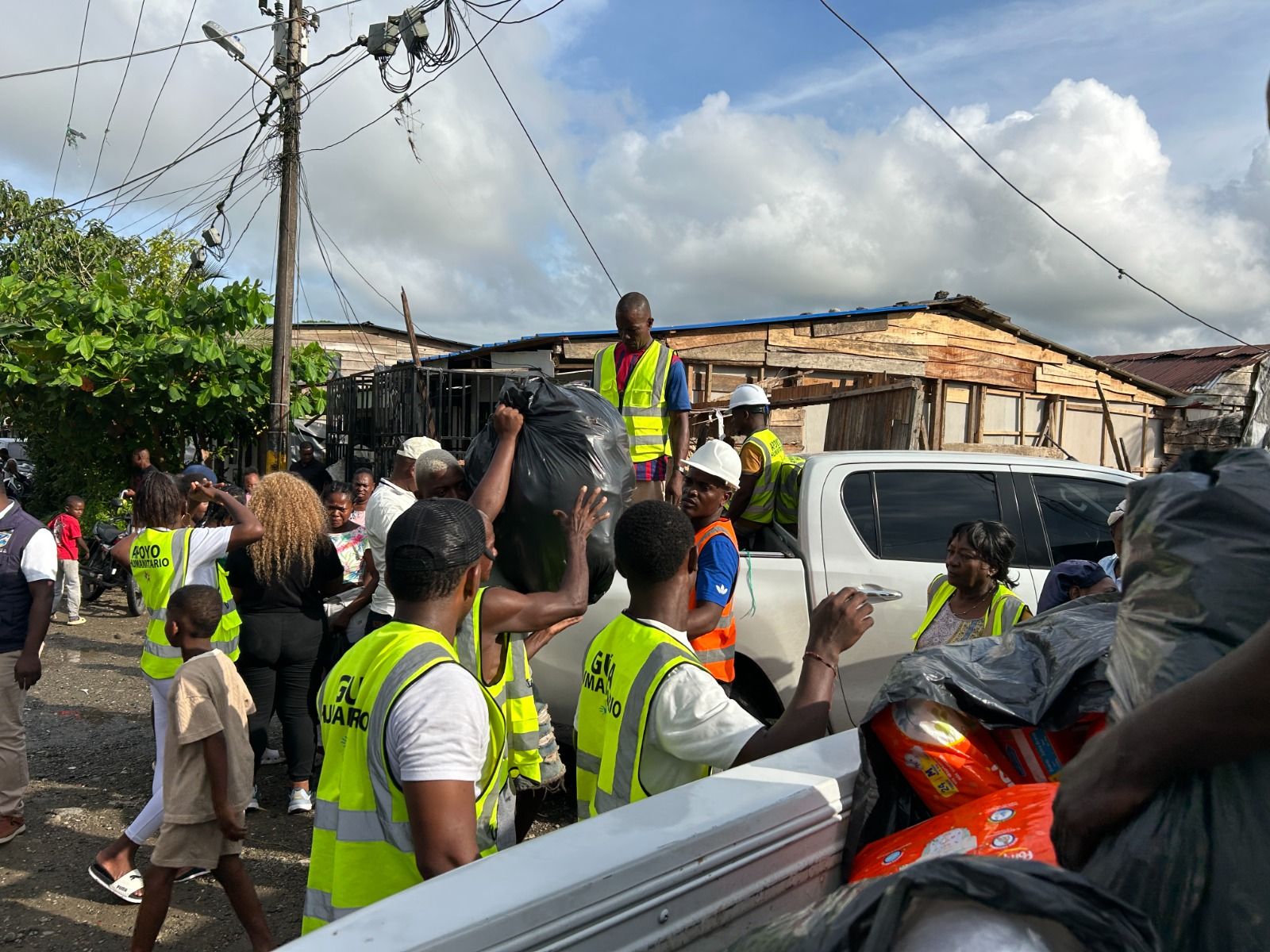 Alcald&iacute;a Distrital refuerza presencia en territorios y ampl&iacute;a cobertura de asistencia a damnificados
