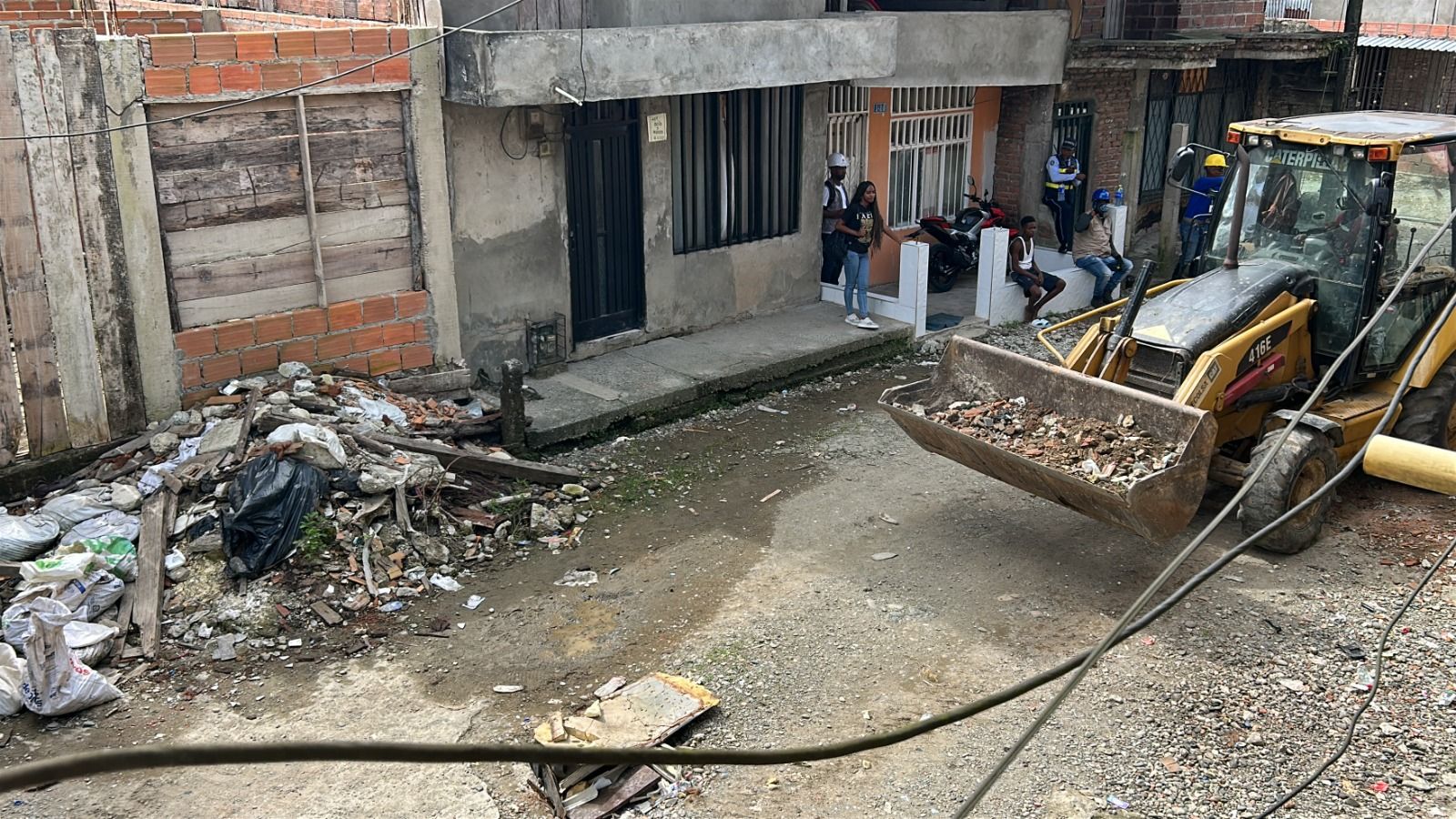 Alcald&iacute;a mantiene recolecci&oacute;n de escombros en barrios de Buenaventura tras el sismo