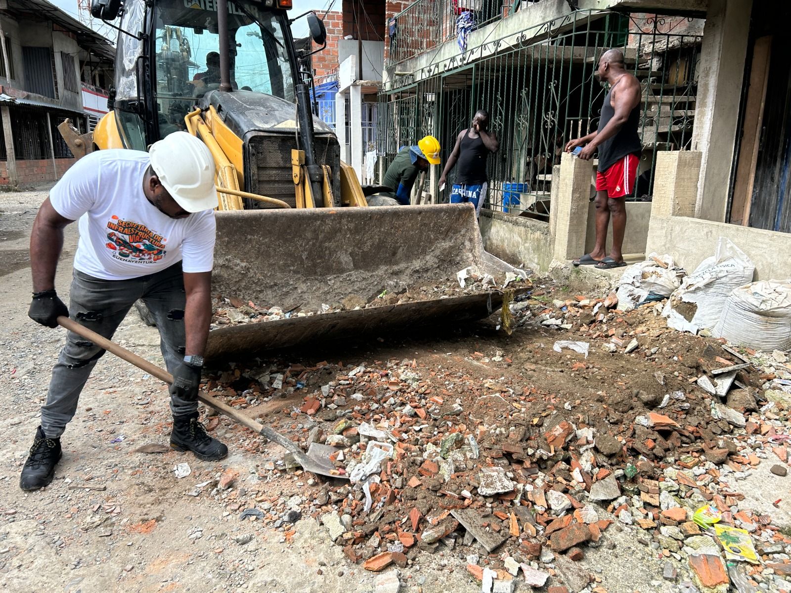 Alcald&iacute;a mantiene recolecci&oacute;n de escombros en barrios de Buenaventura tras el sismo