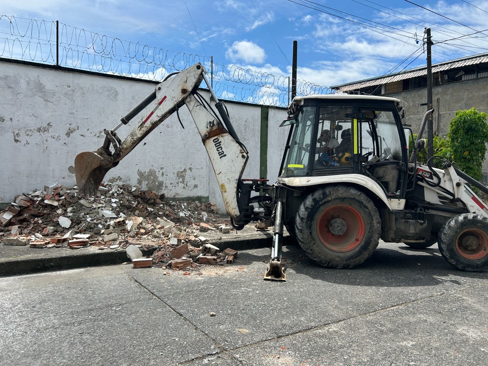 Alcald&iacute;a mantiene recolecci&oacute;n de escombros en barrios de Buenaventura tras el sismo