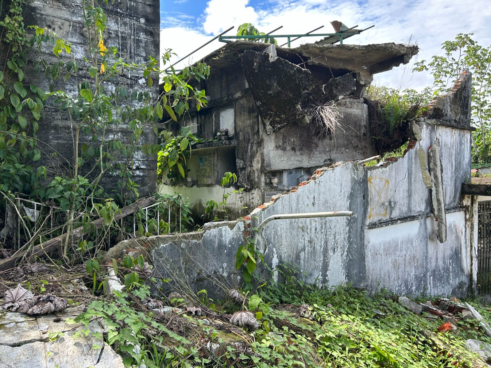 Verifican condiciones del cementerio evang&eacute;lico de Buenaventura tras el sismo del 10 de agosto