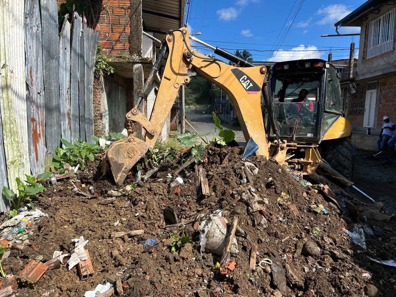 Calles despejadas y barrios renovados: avanza la recuperaci&oacute;n en Buenaventura