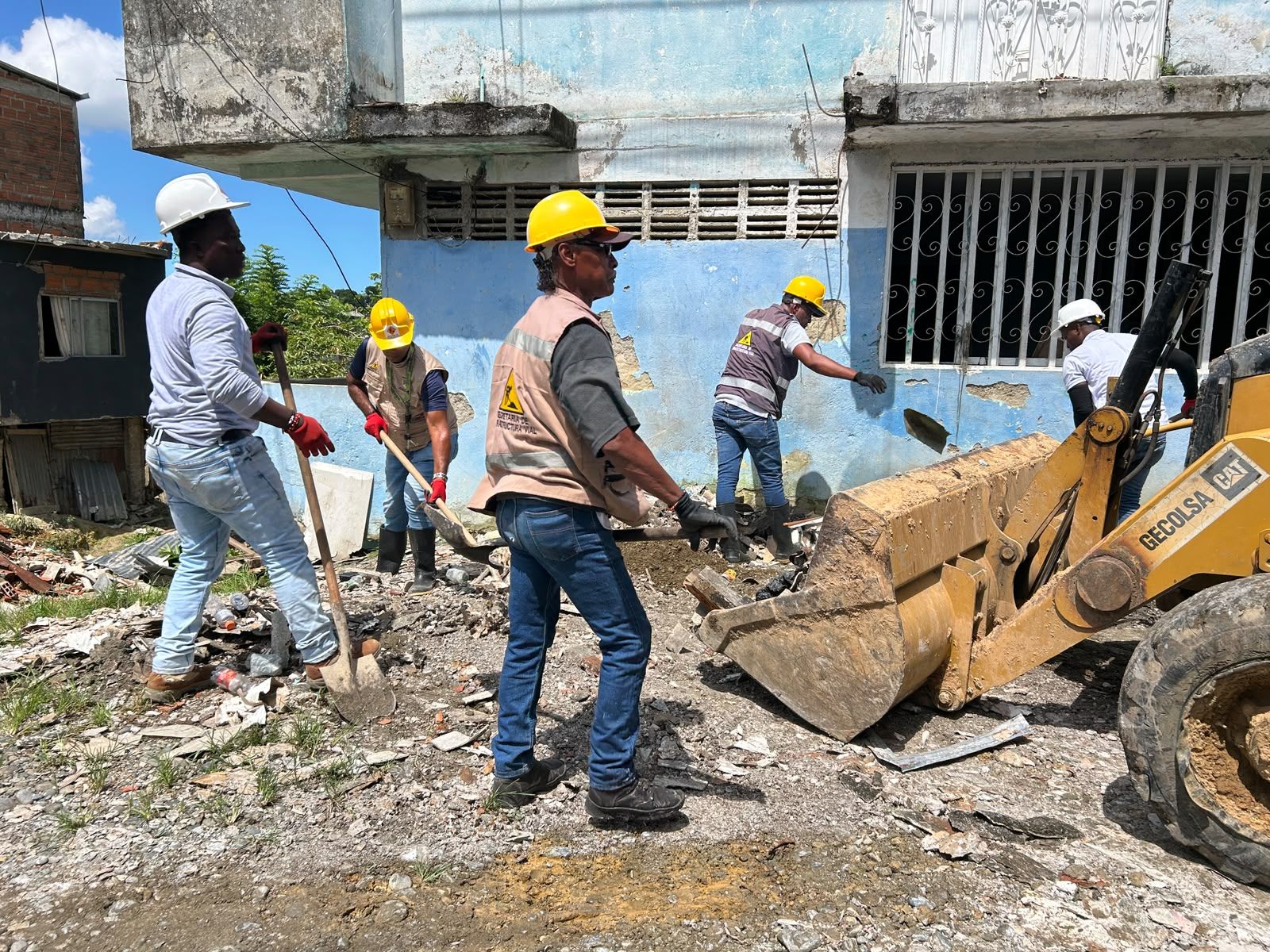Calles despejadas y barrios renovados: avanza la recuperaci&oacute;n en Buenaventura