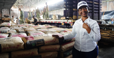 Inicia la reconstrucci&oacute;n en Buenaventura con la llegada de insumos al Banco de Materiales