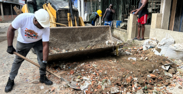 Alcald&iacute;a mantiene recolecci&oacute;n de escombros en barrios de Buenaventura tras el sismo